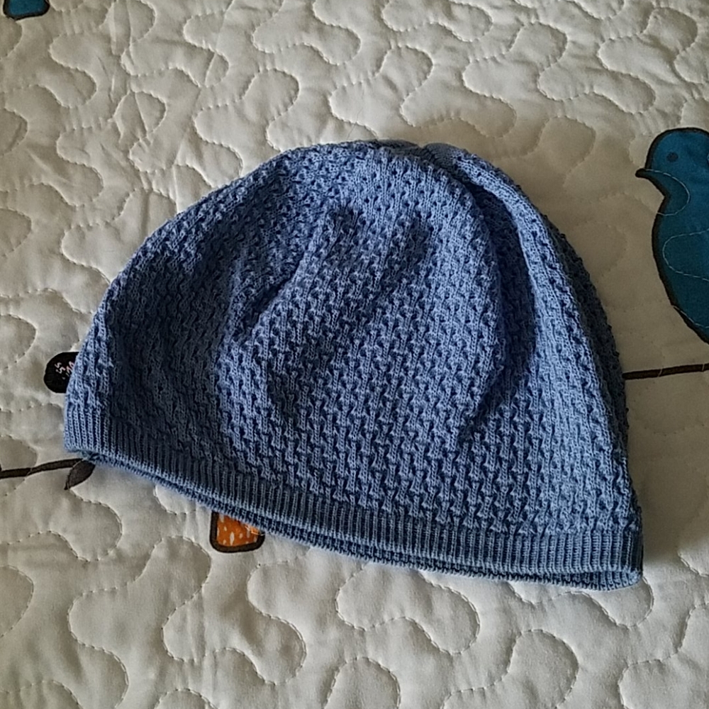 Thin knit blue hat, one size